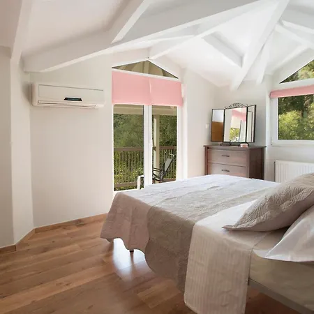 فيلة Rina نيدري